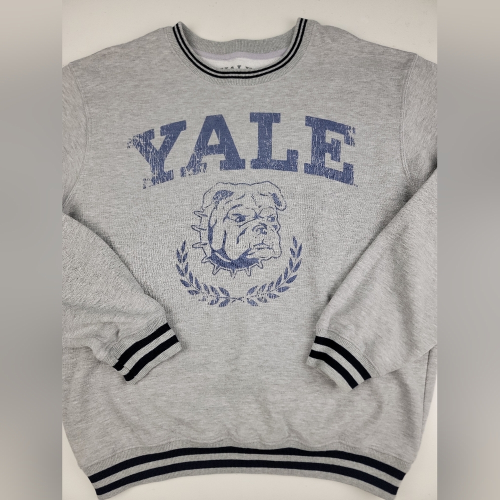 Yale Gray Sweater Size Large